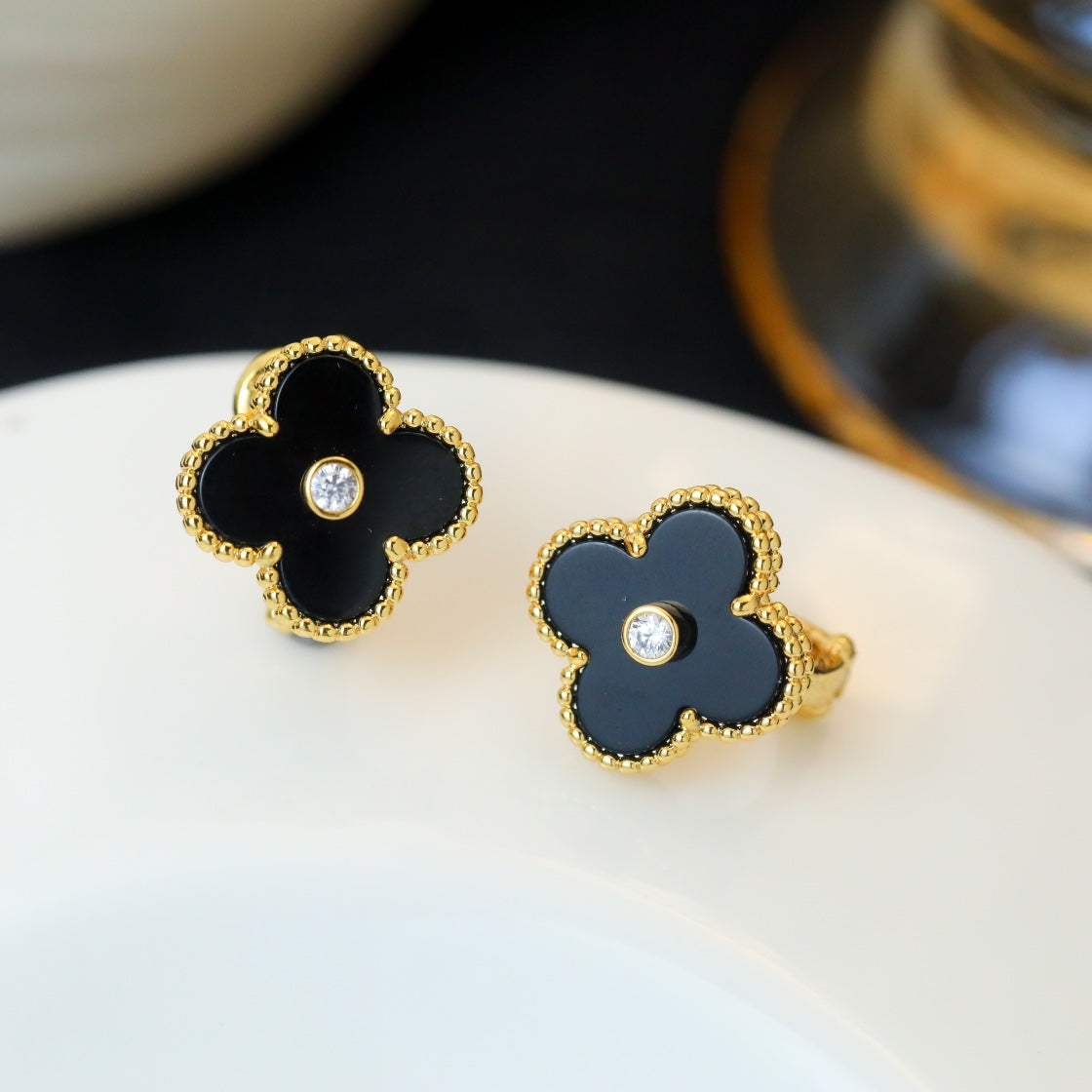 Onyx Clover Lustre Studs