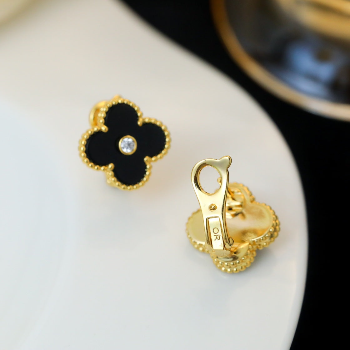 Onyx Clover Lustre Studs
