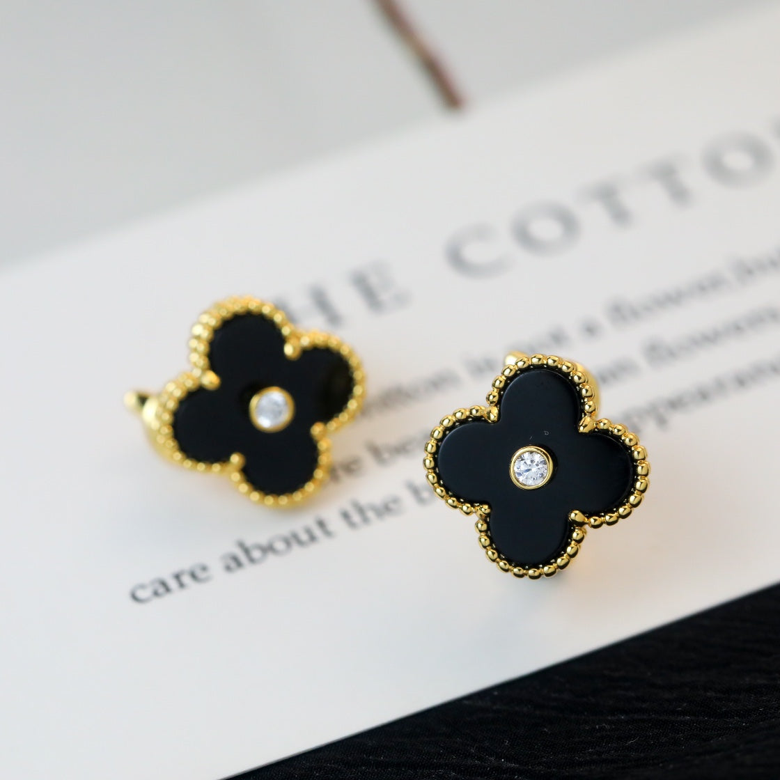 Onyx Clover Lustre Studs