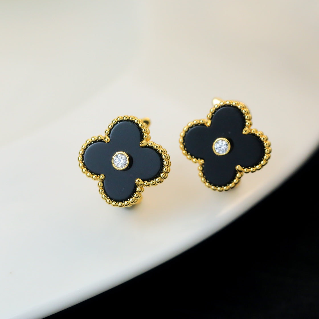 Onyx Clover Lustre Studs