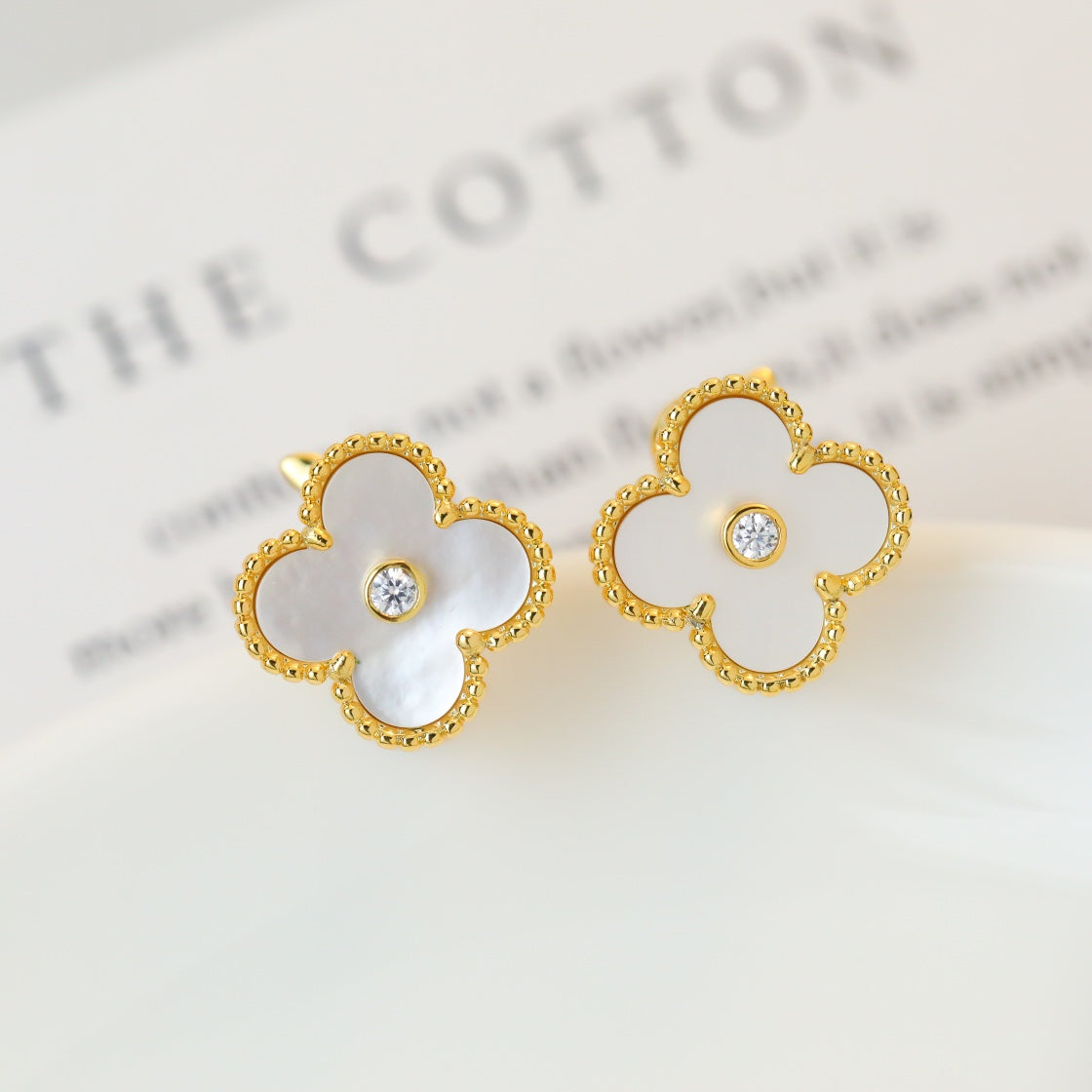 Onyx Clover Lustre Studs