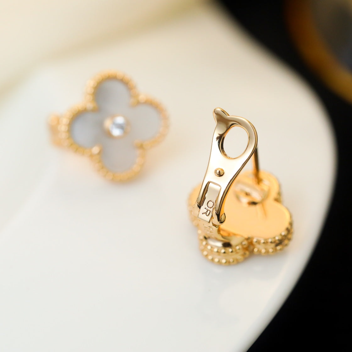 Onyx Clover Lustre Studs