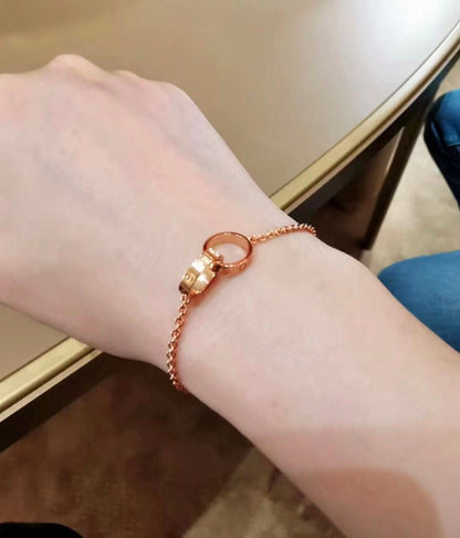 Aura Interlocking Bond Bracelet