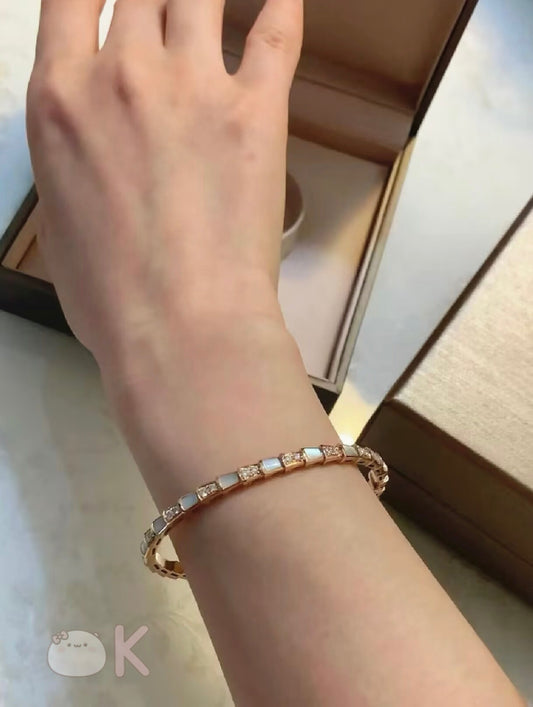 Serpenti Viper Scale Bangle
